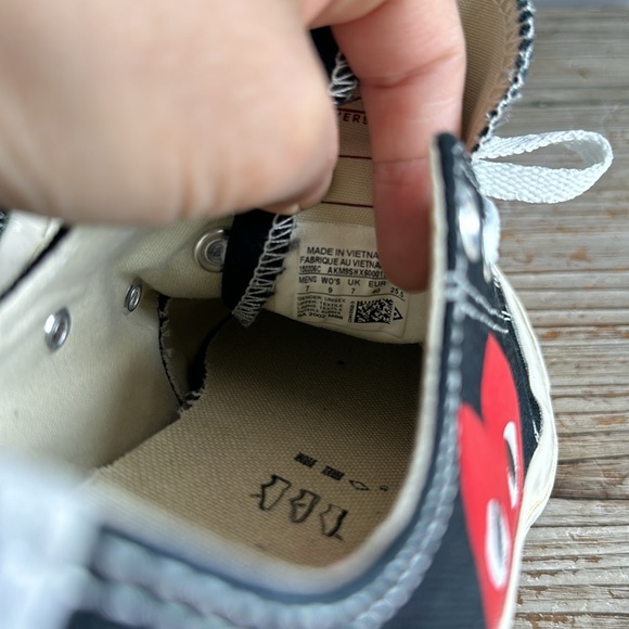 Converse Comme des Garçons
Play x Chuck 70 size 9 great used condition - Picture 7 of 8